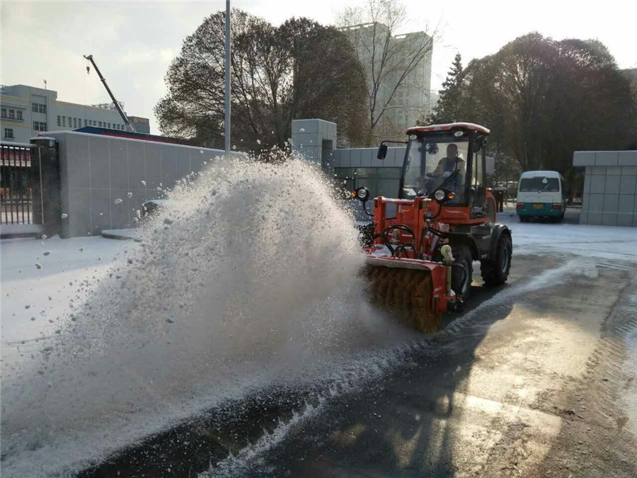 清雪設(shè)備工作需要注意什么